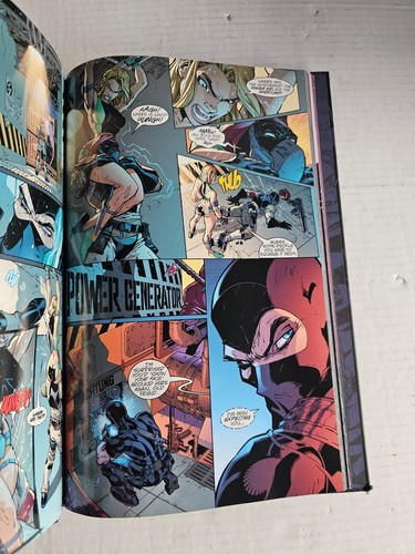 2011 Danger Girl: The Deluxe Edition Trade Paperback Book by J Scott Campbell - Picture 4 of 11