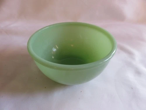 1960 JADEITE FIRE KING GREEN MILK  GLASS OVEN WARE BOWL. 5 X 3 INCHES. USA