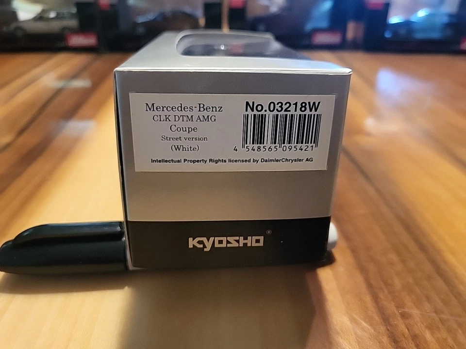 Coche modelo cupé blanco Kyosho 1/43 Mercedes-Benz 2004 CLK DTM AMG C209 Foto 4 de 4