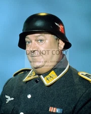 JOHN BANNER AS "SGT. SCHULTZ" IN "HOGAN'S HEROES"  8X10 PUBLICITY PHOTO (DA-567)