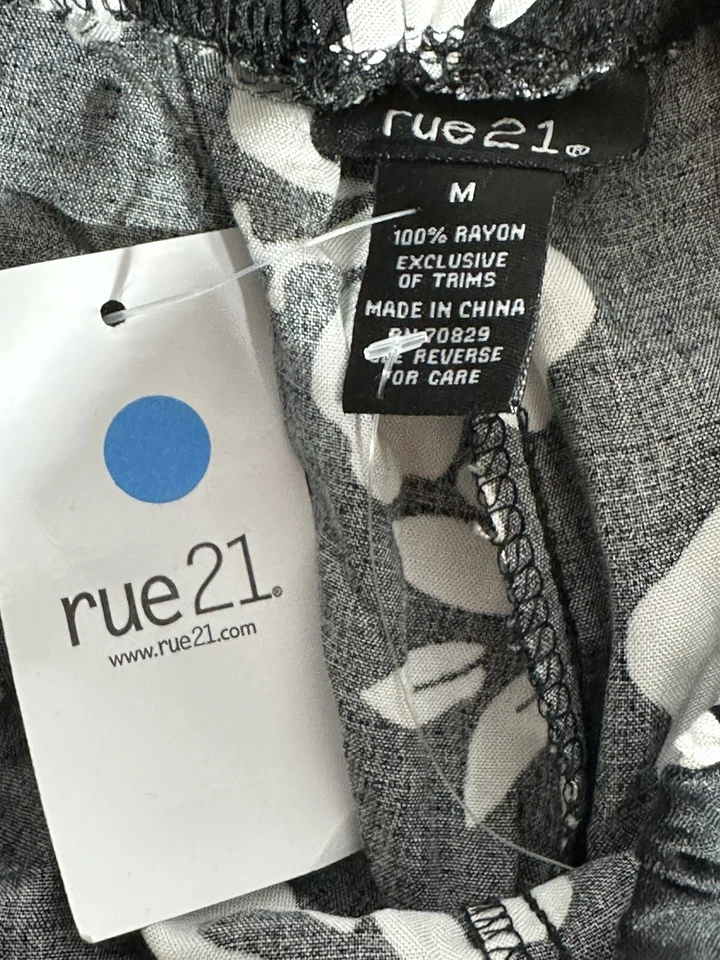 Pantalones Cortos Rue 21 Juniors Talla Mediana Negro/Blanco Estampado Tirar con Cordón Nuevo con Etiquetas Foto 3 de 4