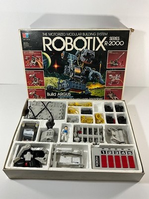VINTAGE MB 1985 ROBOTIX SERIES R-2000 IN ORIGINAL BOX. INCOMPLETE