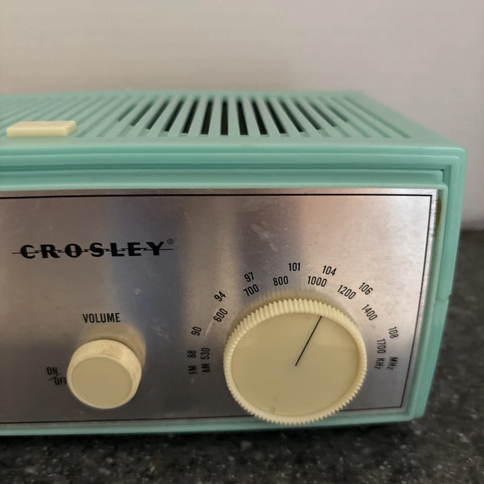 Receptor de radio AM/FM Crosley de colección con alarma CR3004A réplica de radio retro para el hogar Aqua Foto 3 de 4