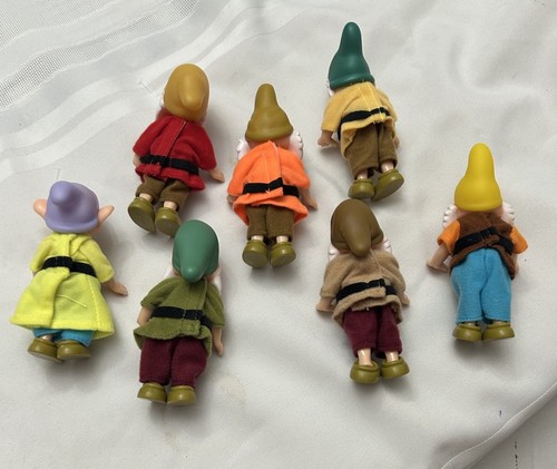 Juego de 7 figuras de vinilo posables de 6,5" de Blancanieves de Disney de 6,5" - Imagen 6 de 10