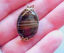 Vintage Dress Scarf Collar Clip Polished Brown Stripe Agate Art Glass? Gold Set