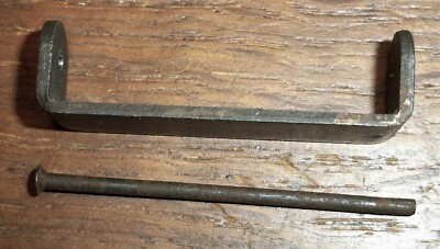  Lee Enfield No4 Mk1... 1 hintere Lagerzugankerplatte und 1 lange Niete, unbenutzt.