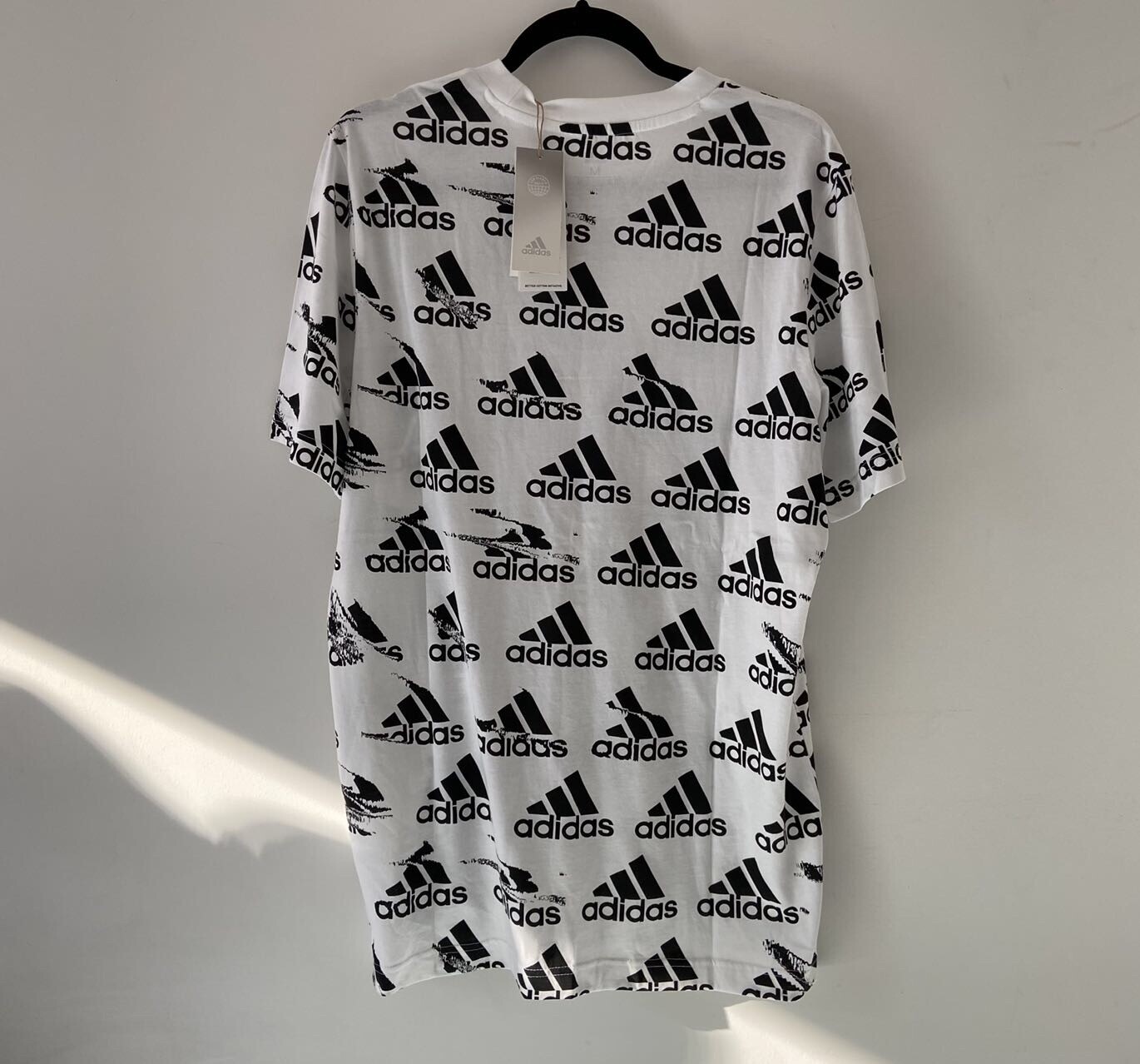 Men's Adidas Essential Brandlove Tee Size Medium  thumbnail 2