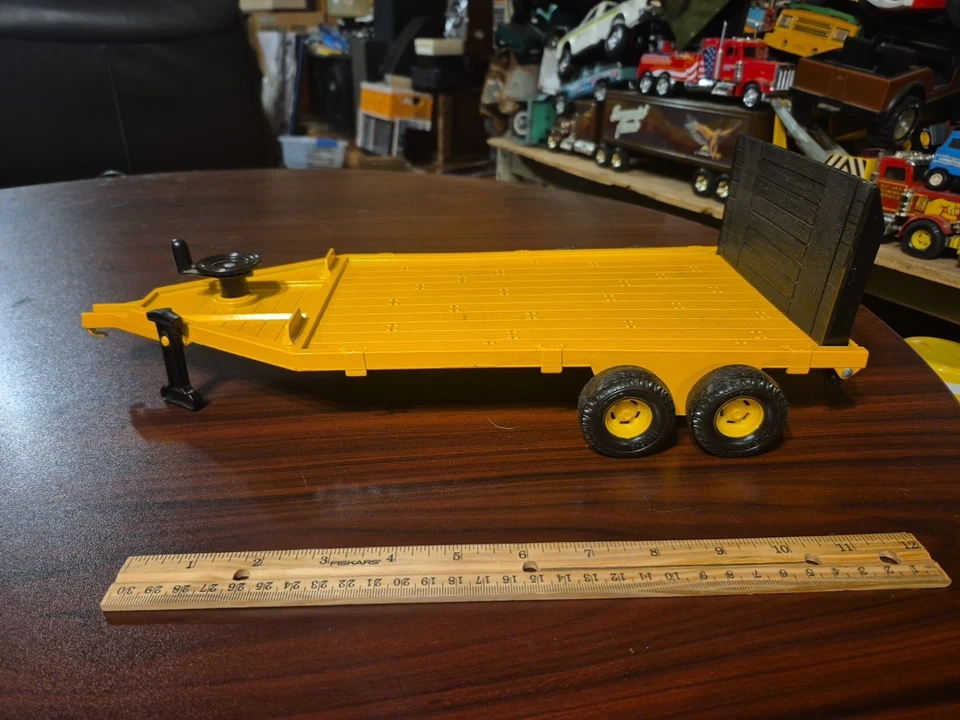 1/16 John Deere Yellow Flatbed Machinery Trailer With Winch - Image 3 of 4