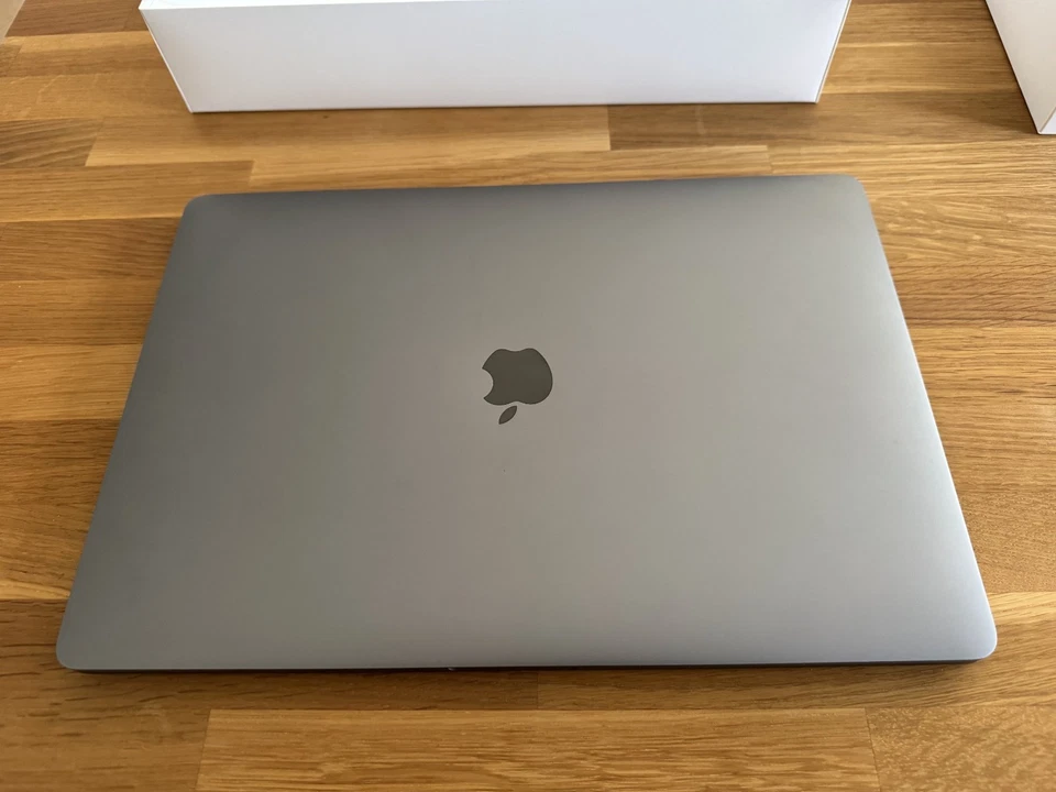 MacBook Pro 15 Zoll (512GB SSD, Intel Core i7, 16GB, Radeon 455) Laptop - Bild 4 von 4