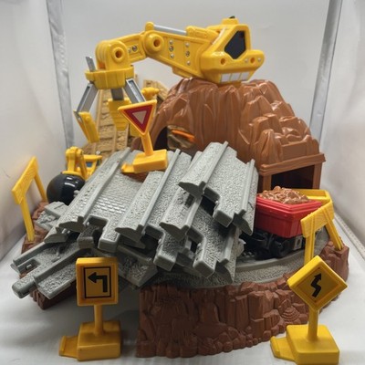 2003 Geotrax Mountain Blast Mine Construction Quarry Parts Set
