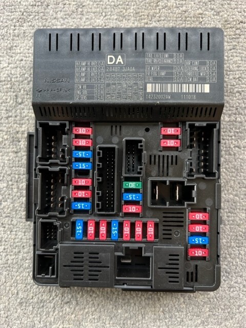 Nissan Infiniti Control Unit IPDM Engine Fusebox 284B7 3JA0A Nissan Infiniti Control Unit IPDM Engine Fusebox 284B7 3JA0A