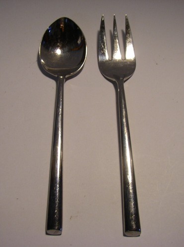2 PC CRATE AND BARREL Cambridge OONA Serving Spoon & Meat Fork Stainless
