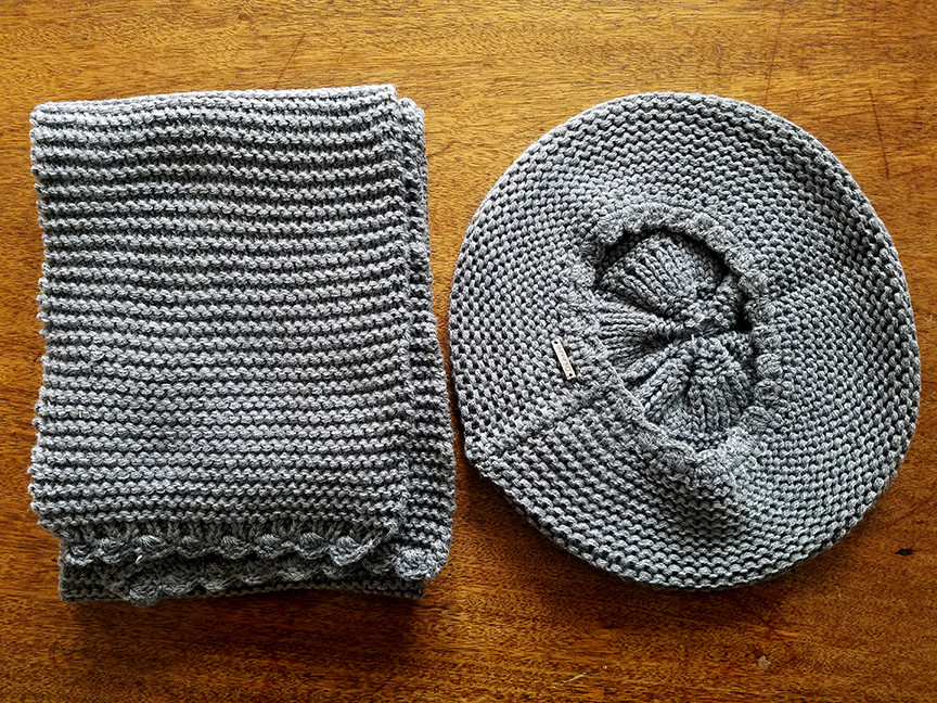 NEW CALVIN KLEIN, GREY KNIT SCARF AND HAT (BERRY) SET IN BOX  display picture 3