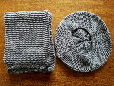 NEW CALVIN KLEIN,  GREY KNIT SCARF AND HAT (BERRY) SET IN BOX, 75¾ x 7 INCHES