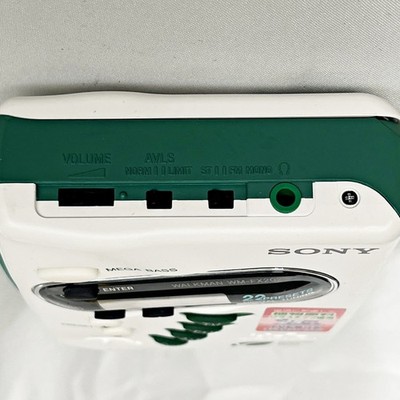 SONY WM-FX202 2002 Radio Walkman Green Vintage Cassette Player
