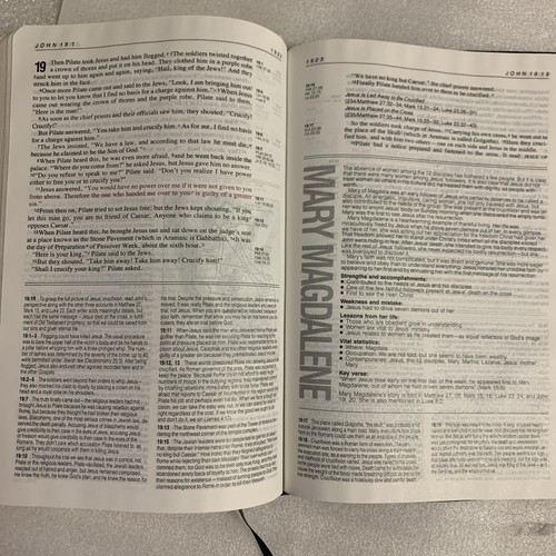 NIV Life Application Study Bible - Black Genuine Leather (1984 Text) Unused? - Foto 6 di 19