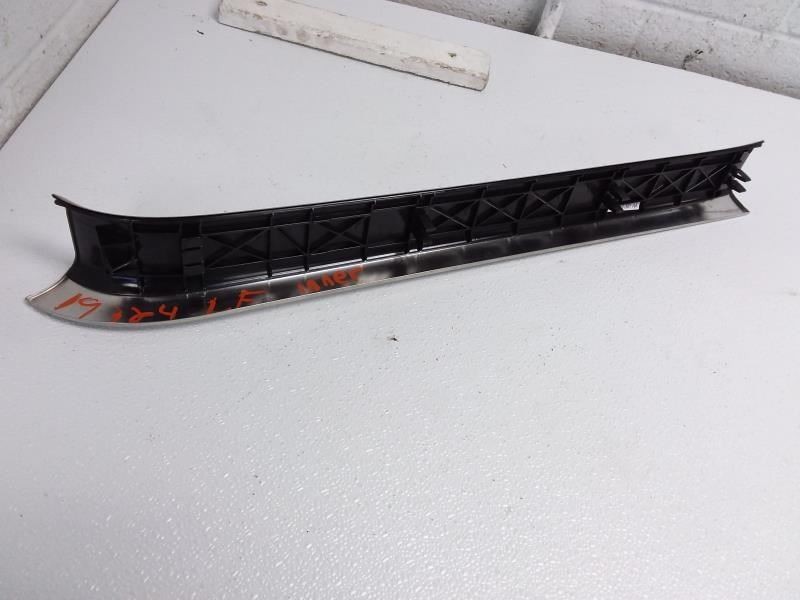 Bentley Flying Spur 2014 Front Right Inner Kick plate