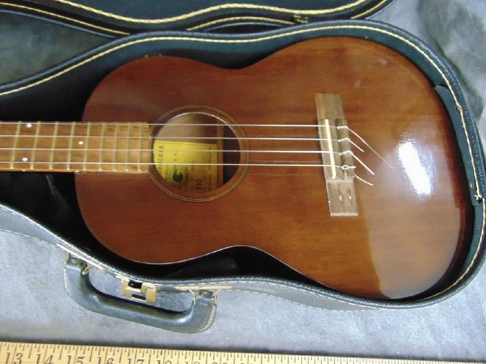 Vintage Giannini Baritone Ukulele Brazil Mahogany 1972 + Case Excellent - Image 2 of 4