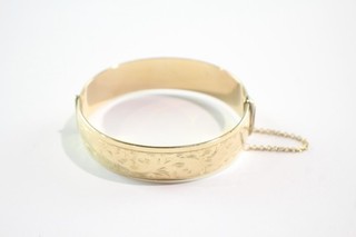 9ct Rolled Gold Bangle Mid Century Etched Scrolling Foliate Metal Core