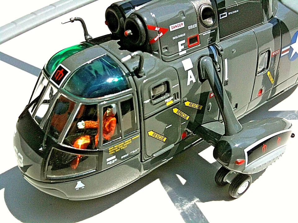 Corgi Sikorsky SH-3A Sea King Helicopter USN Tridents Gemini 10 Recovery 1:72  - Image 3 of 4