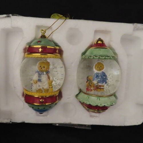 4 adornos Bradford Cherished Teddies vacaciones globos de nieve Premier segundo - Imagen 2 de 6