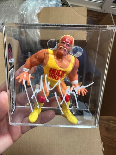 WWF HASBRO SERIES 1 HULK HOGAN GRADED 🔥 autoGrapH ✍️ 85 UKG