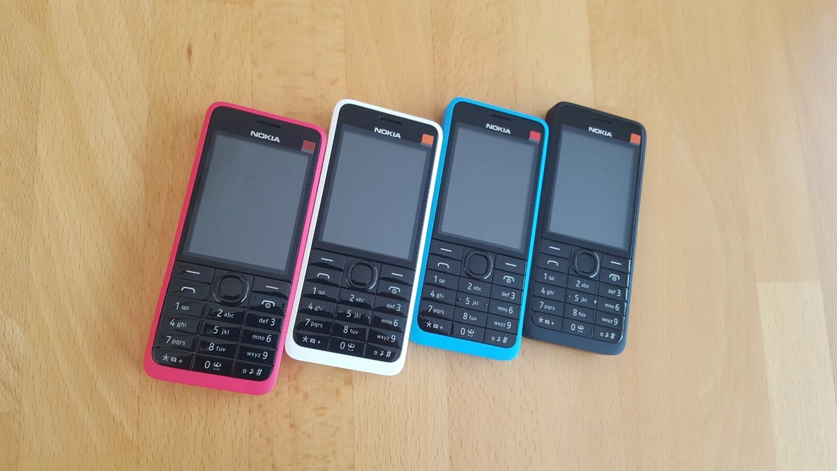 Nokia 301 Nokia Asha 301 Neuwertig >>> 36 Monate ( 3 Jahre.
