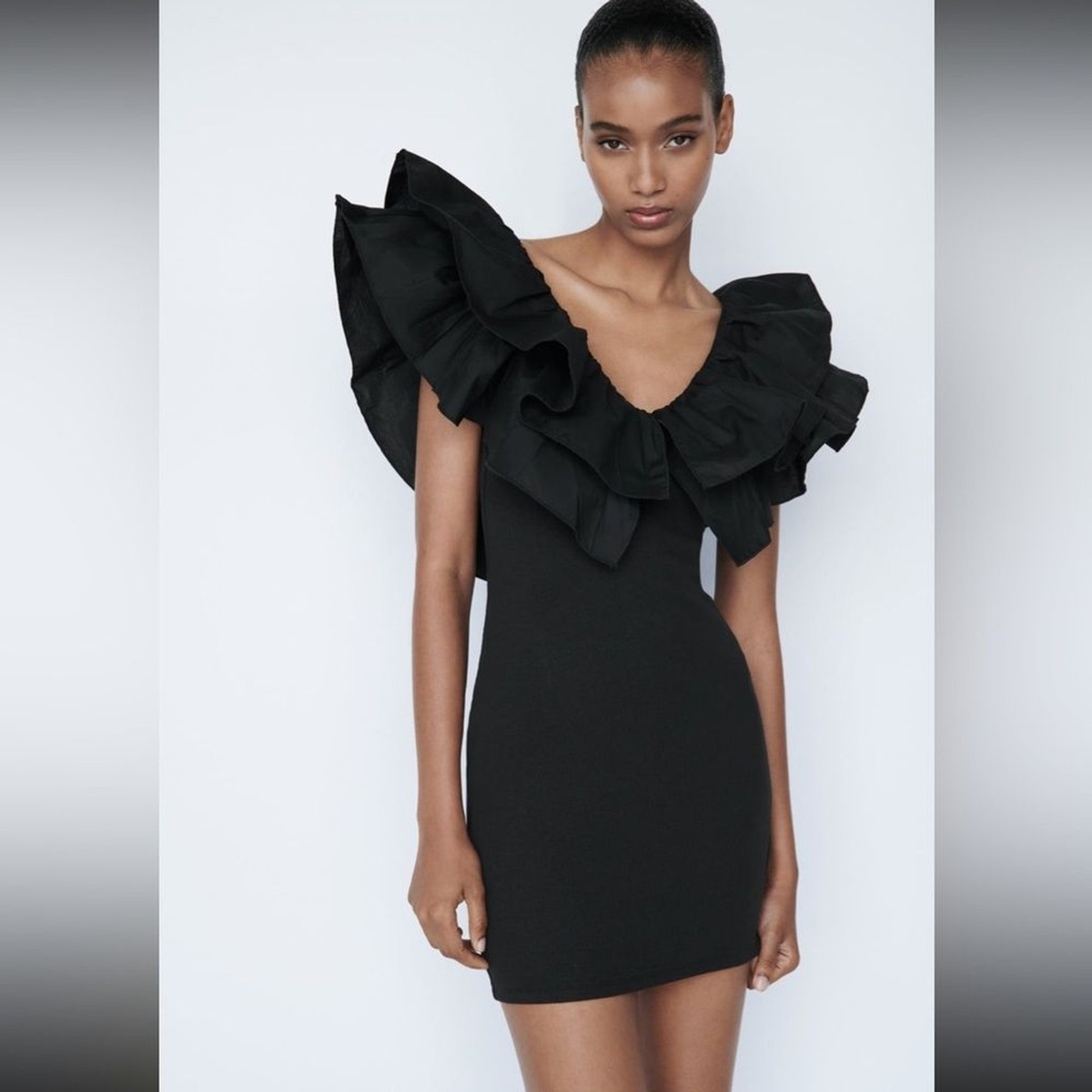 ZARA【NEW】SHORT RUFFLED DRESS ZARA NEW WOMAN SHORT RUFFLED DRESS WITH SEQUIN V-NECK