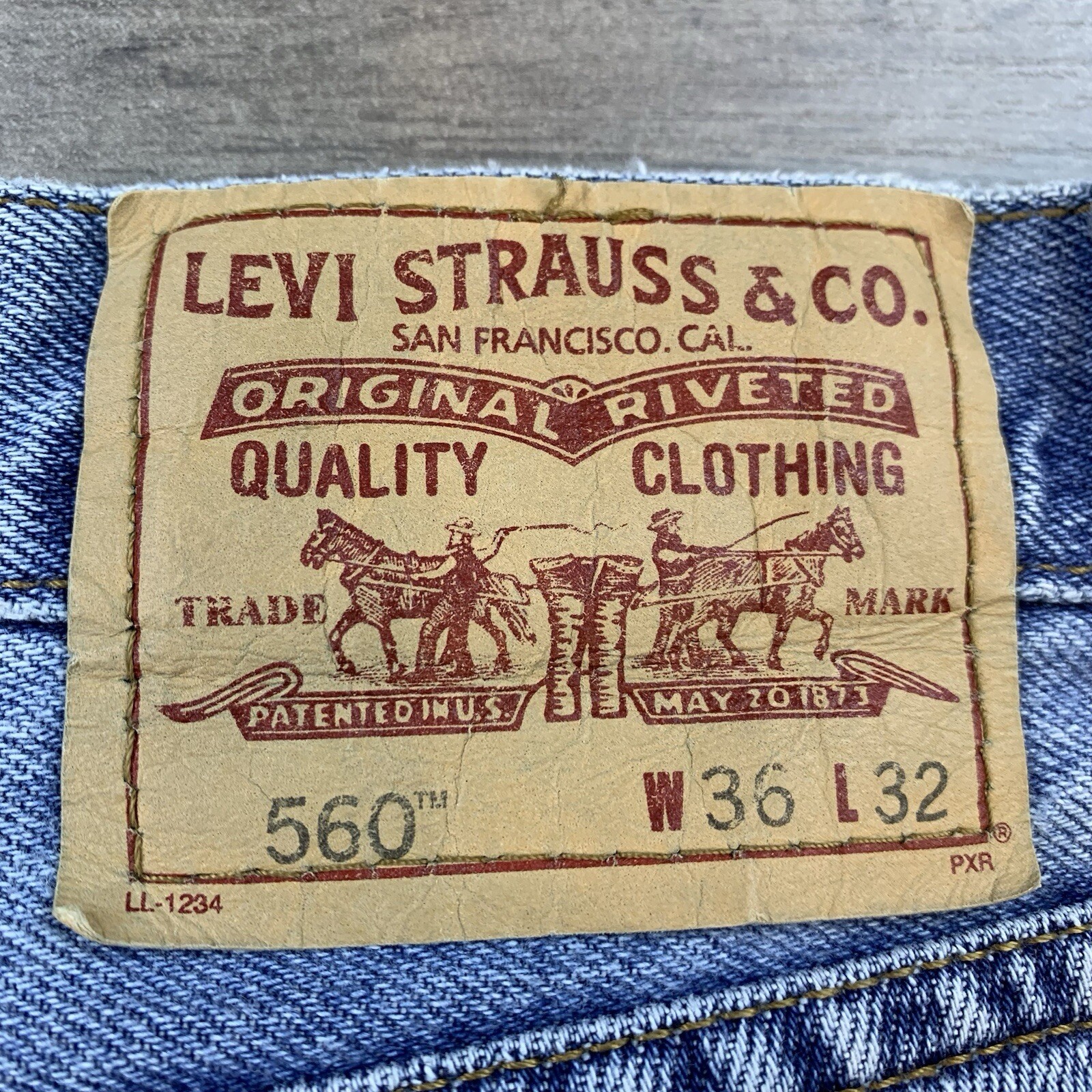 Levis 560 Jeans Mens Size 36 x 32 Comfort Fit Blue Light Wash Denim Vintage 90s thumbnail 8