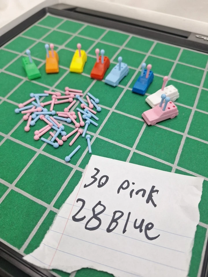 Vtg 1985 Milton Bradley Game of Life Replacement Piece Cars Vehicles Peg Pieces - Image 2 of 2