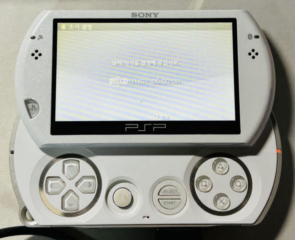 PSP GO PlayStation portableGo Piano White PSP-N1000 PW Box Set