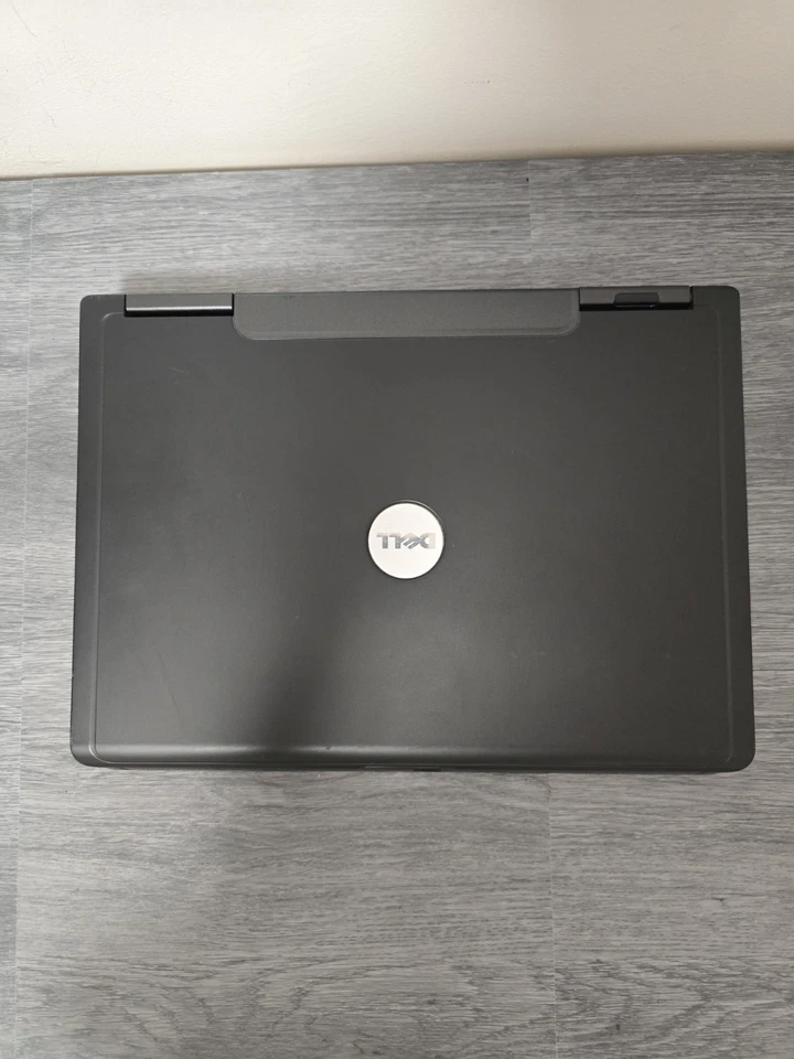 Dell Vostro 1000 15.4" Laptop - AMD Sempron, 2GB, 80GB, Windows XP SP3 - Image 3 of 4