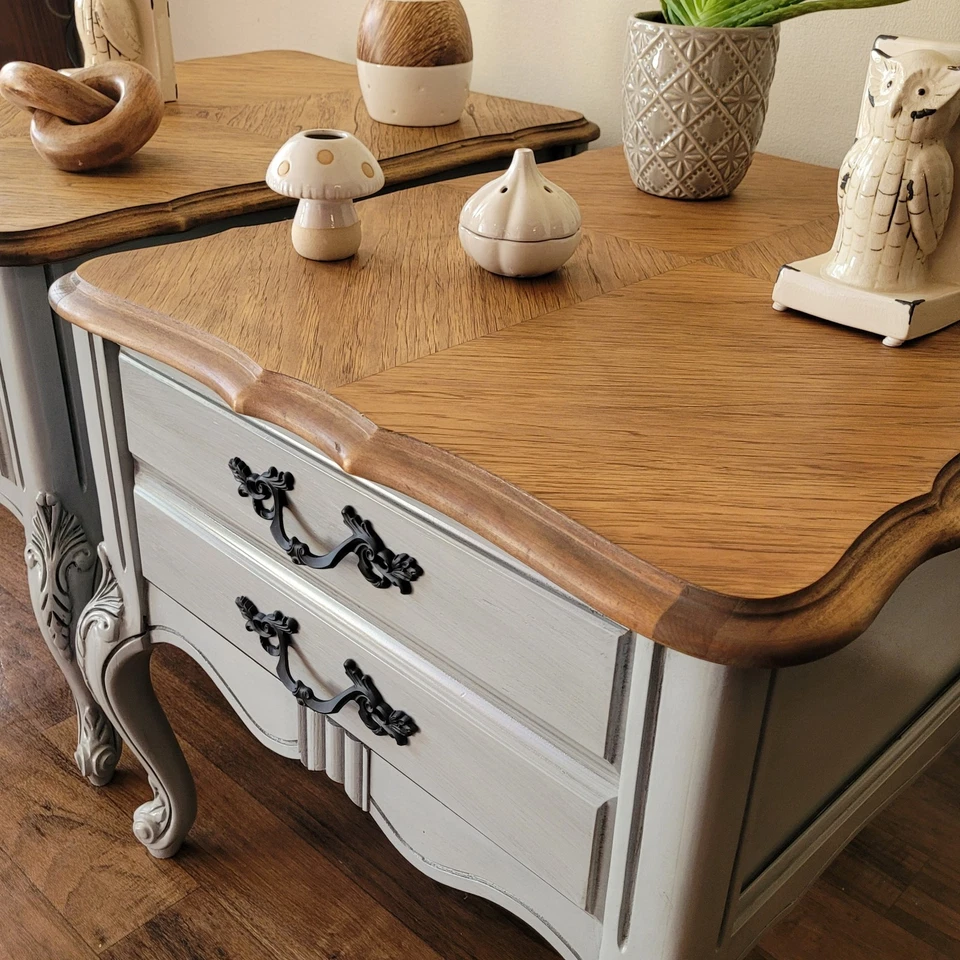 Juego de mesita de noche provincial francesa de 2 piezas Foto 4 de 4