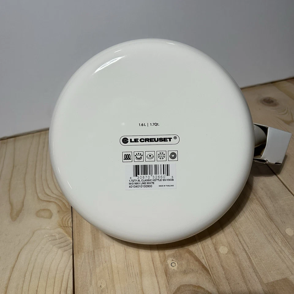 Tetera Le Creuset esmaltada en acero 1,7 cuartos silbante en blanco - Nueva Foto 4 de 4