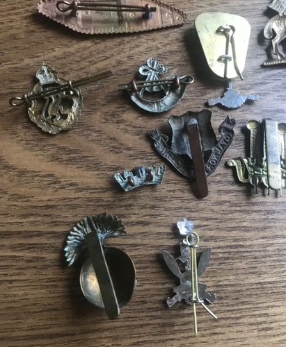 LOT OF 10 x BRITISH ARMY MILITARY CAP BADGES Ww1 WW2 post war ?