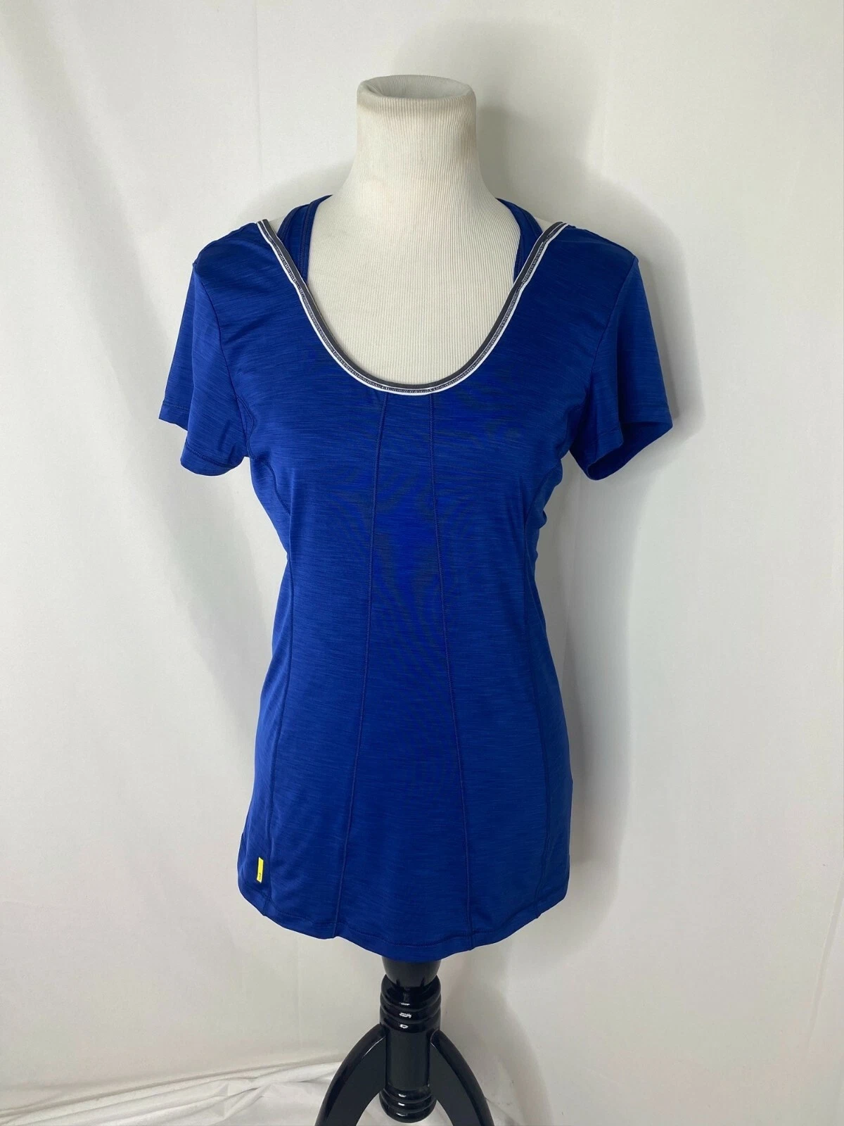 lole short sleeve open back scoop neck athletic shirt