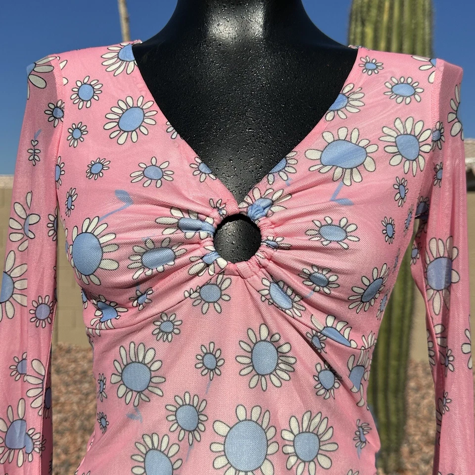 Blusa Top Mediana Dollskill dELiA*S Rosa Margarita Floral Recortada Junta Tórica Malla Foto 2 de 4