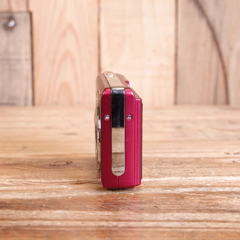 Polaroid T730 Red 7.0MP Digital Camera - Spares or Repair - Image 3 of 4