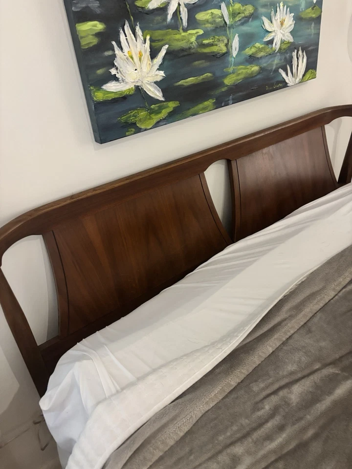 Cabecero Kent Coffey Perspecta Queen en Nogal Mediados de Siglo Moderno Foto 2 de 2