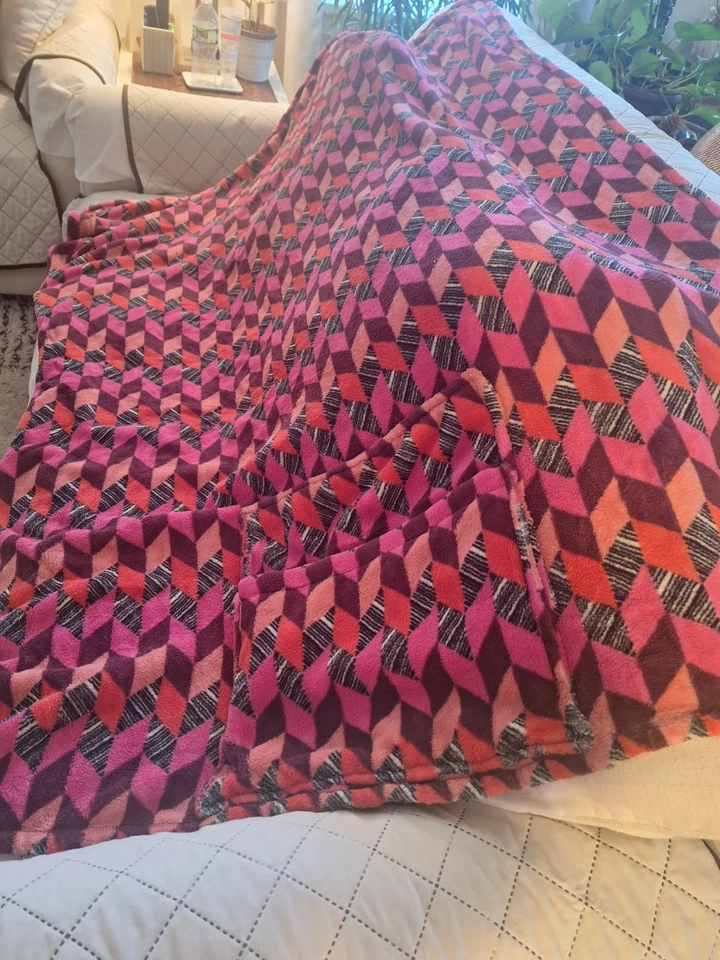 Vera Bradley Plush Packable Travel/Lap Blanket, 60"×44", Multicolored Geometric - Image 2 of 4