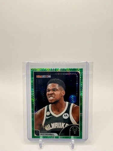 2025-26 Topps NBA HOOPS Giannis Antetokounmpo #165 Light Burst Green /75 Bucks