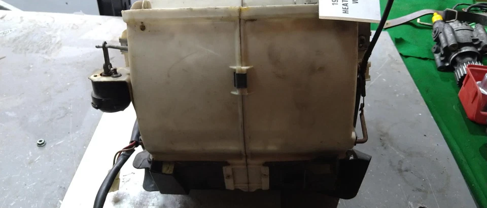 Conjunto de caja calefactora original usada con matriz calefactora para Porsche 924s Foto 4 de 4