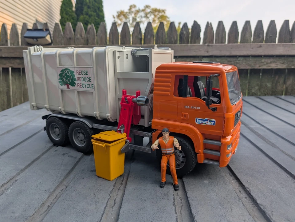 Bruder Toys 1:16 Scale MAN TGA Side Loading Garbage Truck EUC, & Tow Truck - Image 3 of 4