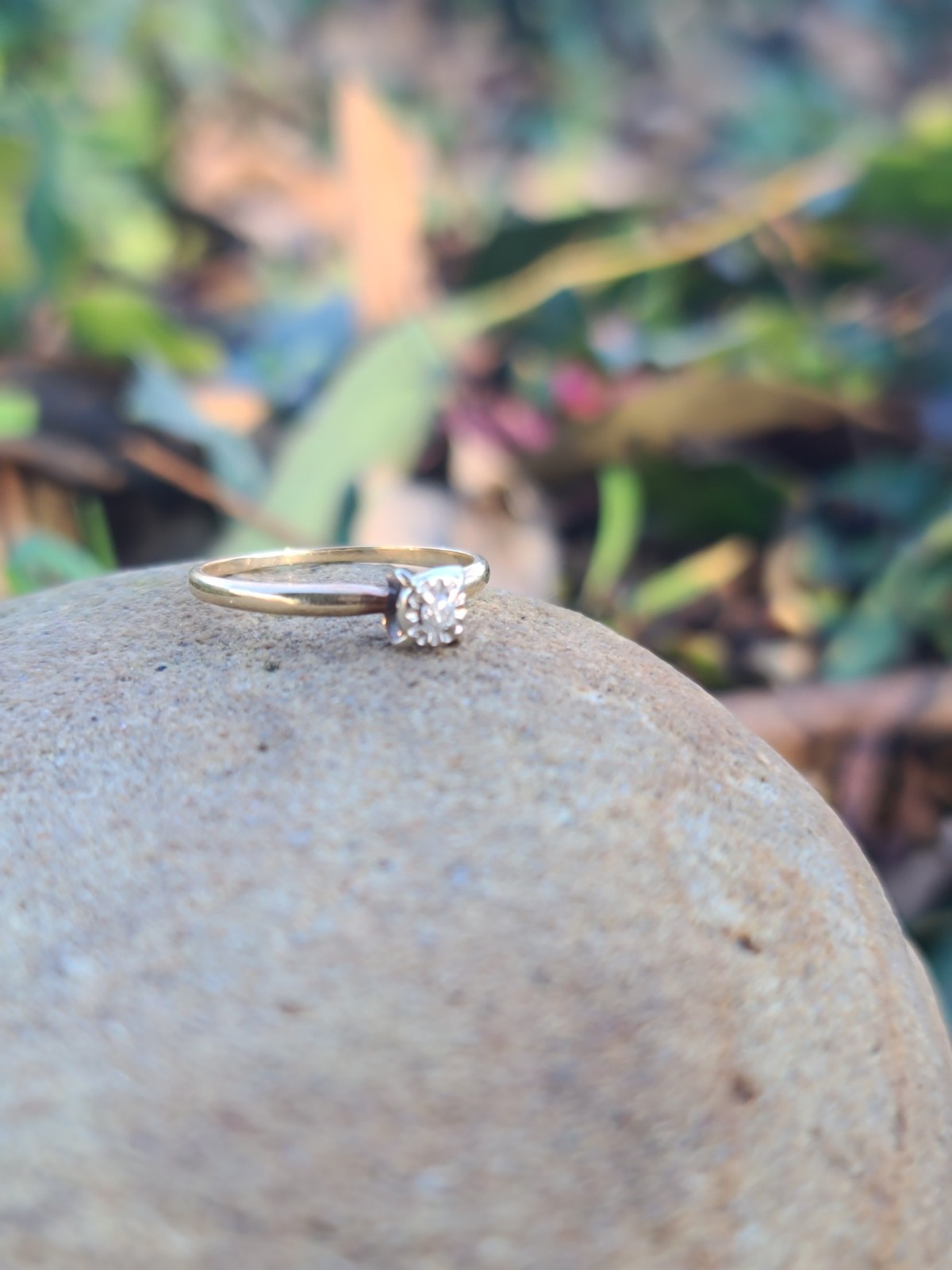 10k Solid Yellow Gold Diamond Solitaire Ring 7.5s… - image 8