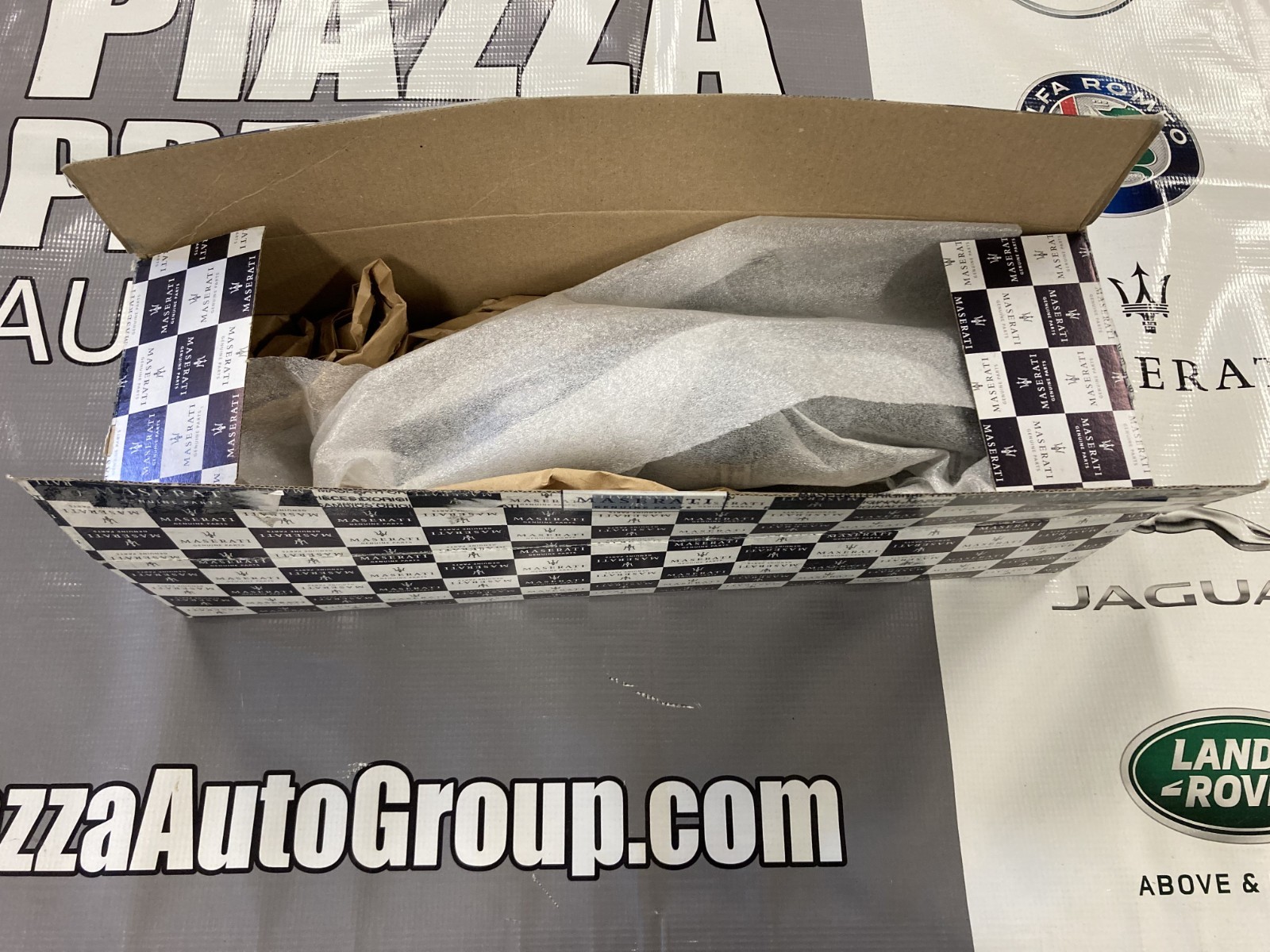 OEM Maserati Central Opening Black, GranTurismo, 068233000