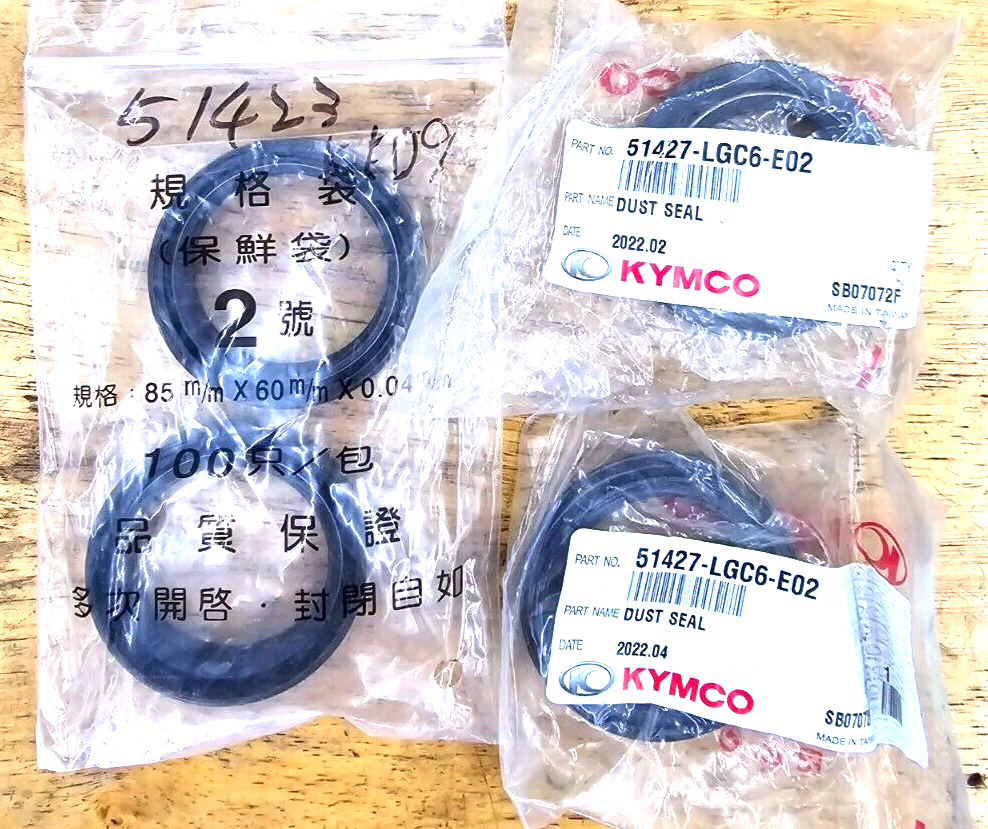 KYMCO AK550 FORK OIL+DUST SEALS 51423-KED9-900 (2PC!) + 51427-LGC6