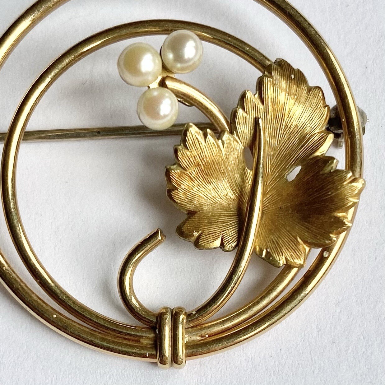 14K Gold Overlay Krementz Leaf Genuine Pearl Circle V… Gem