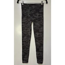 SPANX Look At Me Now Seamless Shapewear Gray Camo Cropped Leggings EUC