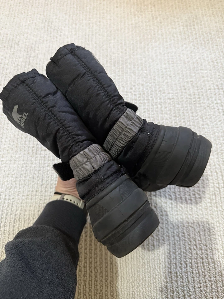 Botas de neve Sorel Flurry crianças jovens inverno preto impermeável isolado tamanho 2 - Imagem 4 de 4