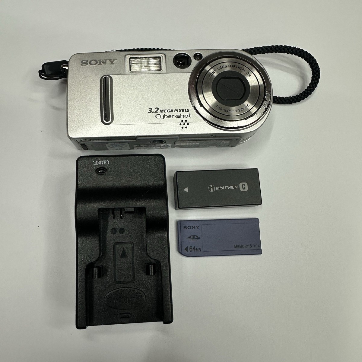 Sony Cybershot DSC-P7 3.2MP Digital Camera Working, Charger + 